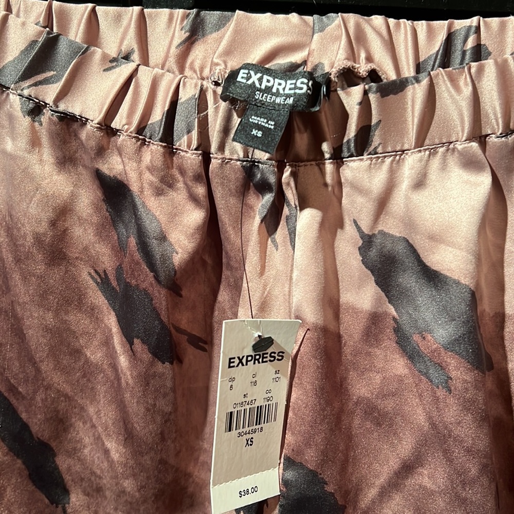 Express Satin Ruffle Leopard Sleep Shorts - Picture 8 of 8